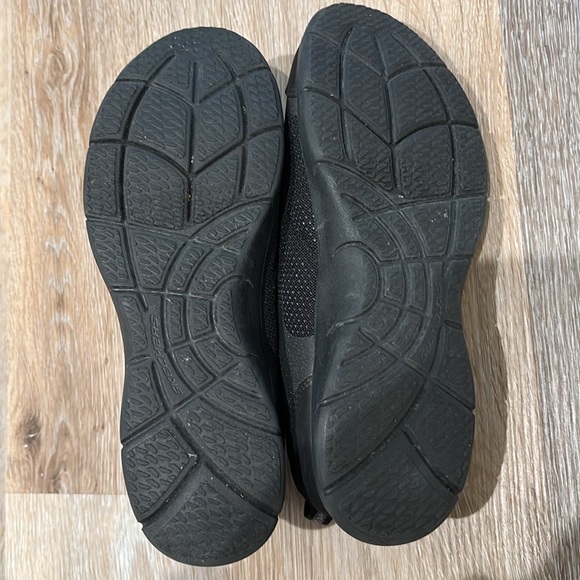 Skechers Air-Cooled Arch Fit Black Slip-On Tennis Shoes Size 9 - Picture 3 of 4